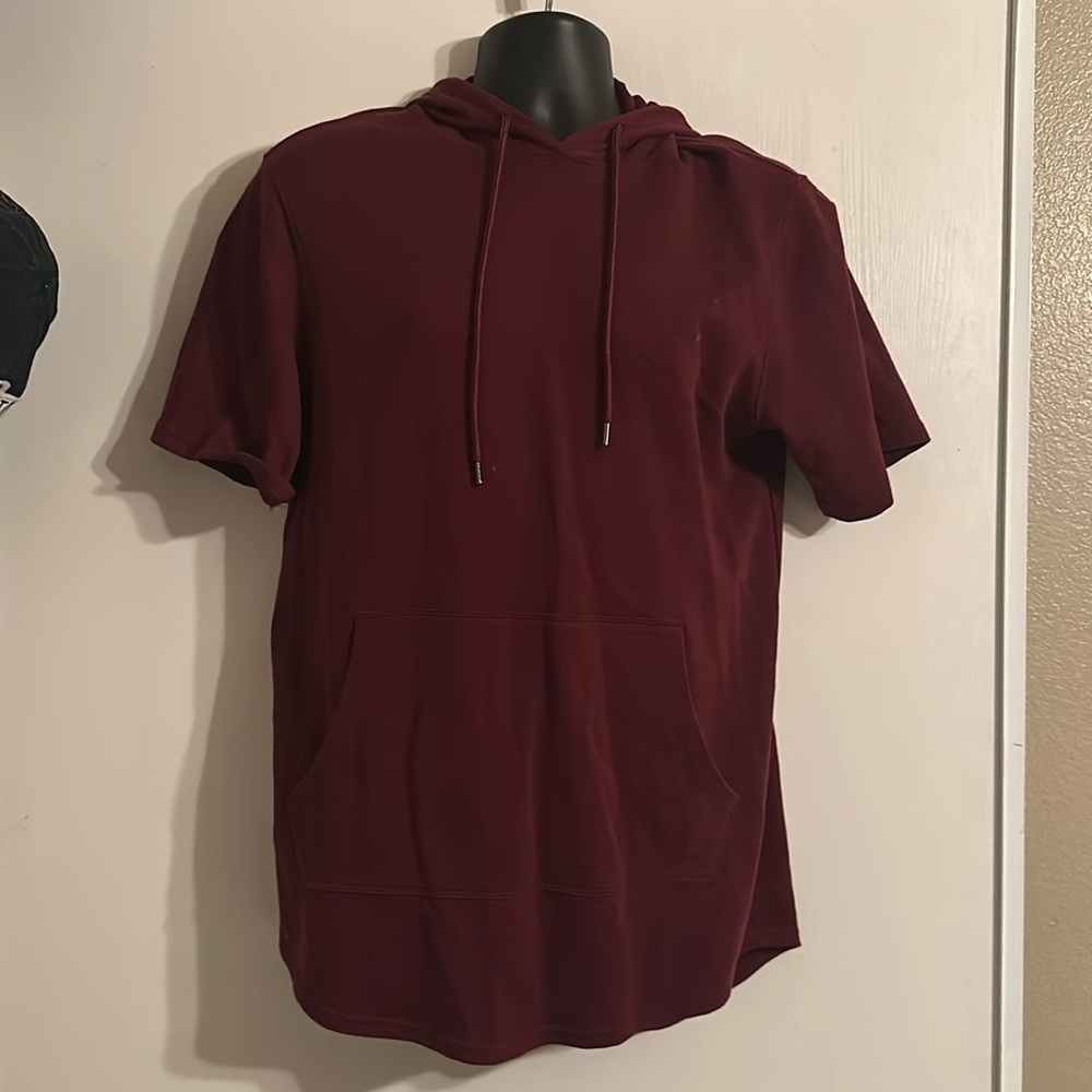 Mens small 
Burgundy 
Hoodie Tee Shirt
